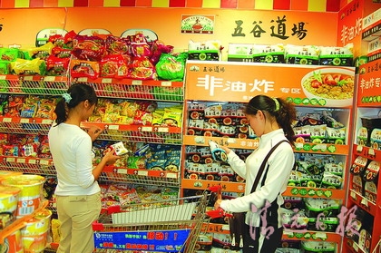 国家発展改革委員会は8月16日、即席めんメーカーによる最大40％の一斉値上げが「談合」行為であったと認定した。