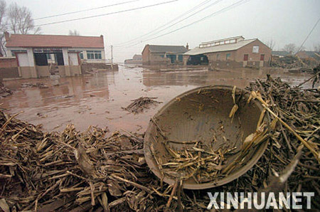 11月25日拍摄的被冲毁的村庄。新华社记者 谢环驰 摄