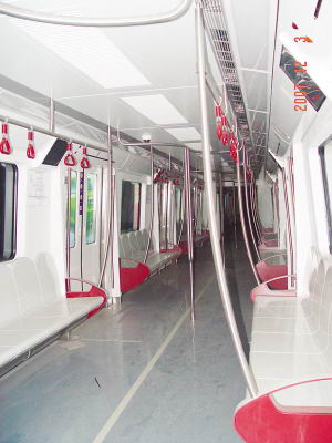 首批车辆进驻北京地铁10号线(图)