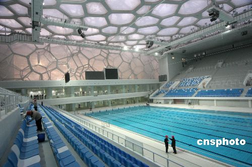 1月9日，“水立方”游泳池正式亮相，泳池内已注满水与顶部的“水泡泡”浑然一体， 内部装修也进入扫尾阶段。“好运北京”中国游泳公开赛将在1月31日至2月5日在“水立方”——国家游泳中心举办。届时，“水立方”将正式亮相。中新社发 吴芒子 摄
