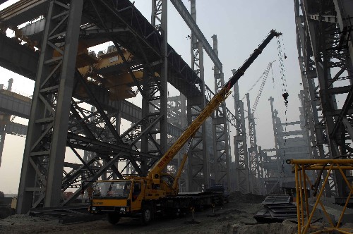 建設中の首都鉄鋼コンビナート（首都鋼）の新工場――首都鋼京唐鉄鋼工場