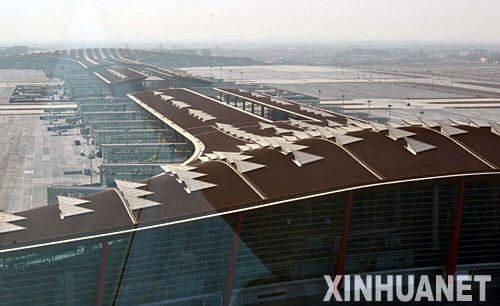 管制塔から俯瞰した北京首都国際空港第3ターミナル