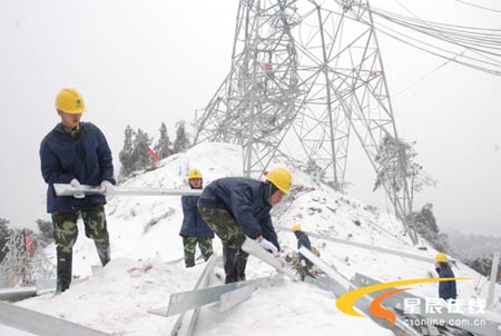 民政部災害救助局の鄒銘副司長は1月31日、国務院報道弁公室で、1月31日18時現在、雪の被害による直接経済損失は537億9000万元だと明らかにした。