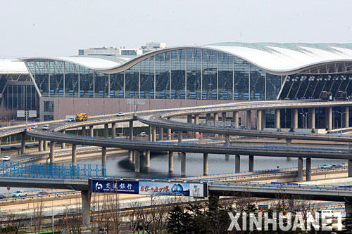 这是3月7日拍摄的上海浦东机场扩建工程第二航站楼外景。