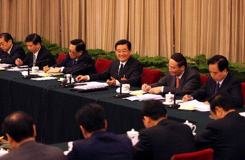 胡錦涛主席は、3月9日午前山東省代表団の審議に出席した