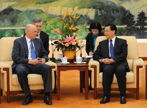 中国の胡錦涛国家主席は4月2日に北京の人民大会堂で、ブッシュ米大統領の特別代表、ポールソン財務長官と会見した。