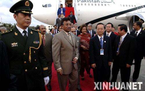 パキスタンのムシャラフ大統領は10日、ボアオアジアフォーラムに出席するため、海南省の三亜市に到着した。