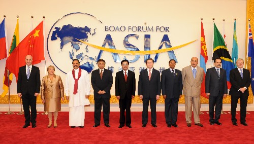 中国の胡錦涛国家主席は4月12日、海南省の博鰲（ボアオ）で、ボアオアジアフォーラム2008年年次総会に参加している各国首脳らと記念撮影を行った。