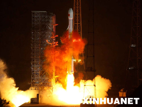 中国'长征三号丙'运载火箭首飞成功