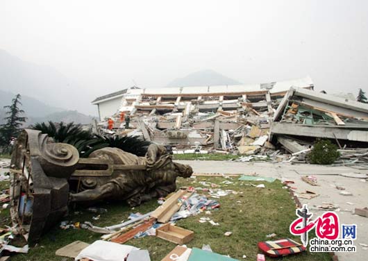 政府大楼在大地震中受损严重