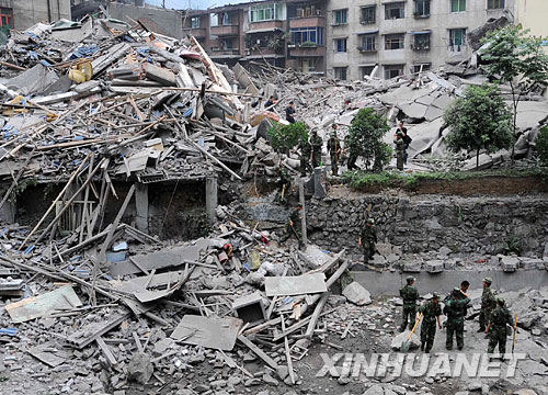 5月21日12時の時点で、四川省の汶川大地震の死者は4万1353人、負傷者は27万4683人、行方不明者は3万2666人になった。