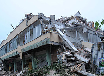 中国保険監督管理委員会（保監会）は25日、地震被災地域の保険サービス関連業務をよりよく展開するよう求め、そしていくつかの保険商品について具体的な保険金の支払いに関する指導原則を出した。