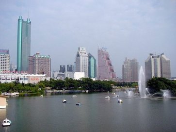 中国国家発展改革委員会（発改委）は、6月12日深センを中国初の革新型都市建設のモデル都市に指定した。