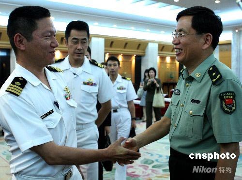 中国人民解放軍参謀総長補佐の陳小工少将は7月1日、来訪した笹川日中友好基金・日本自衛隊士官代表団と北京の八一ビルで会見した。
