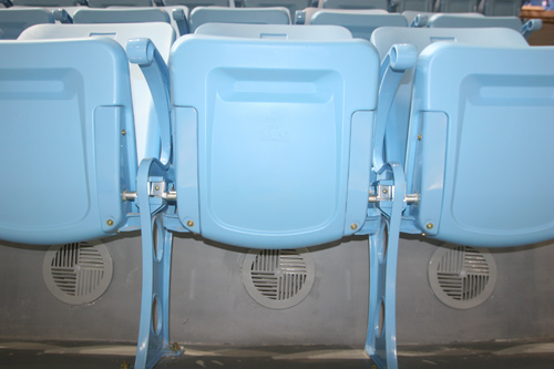 观众席置换通风 赛场中部区域空调风速小于0.2 m/s