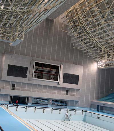 图文：英东游泳馆顺利竣工 记分大屏幕即将安装