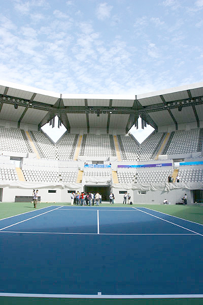图文：奥林匹克公园网球中心 蓝天、“花瓣”和座席