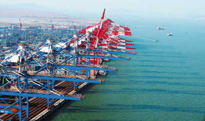 中国港湾の貨物取扱量は5年連続世界首位を維持。