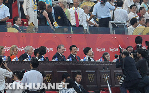 中国国家主席胡锦涛、国际奥委会主席罗格出席北京奥运会开幕式