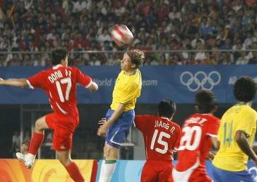 五輪男子サッカー、中国がブラジルに完敗