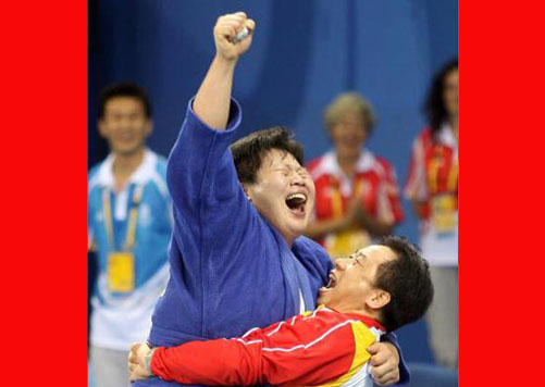 北京五輪、女子柔道78キロ以上級、佟文選手が一本勝ちで金メダル