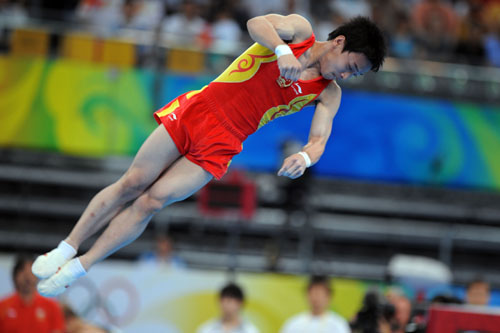 五輪体操の男子床運動で、中国の鄒凱選手が金メダル 