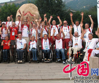 前来参加北京残奥会的瑞士代表团合影