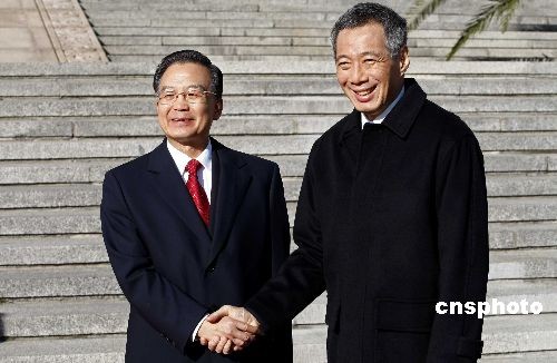 温家宝総理とシンガポールのリー・シェンロン首相立会いの下、『中華人民共和国政府とシンガポール共和国政府間自由貿易協定』（FTA）が10月23日、北京の人民大会堂で調印された。