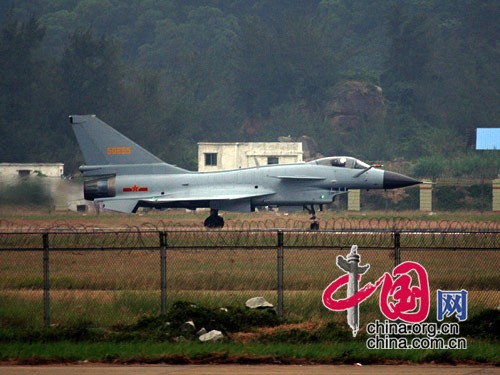 中国産の新戦闘機J-10 