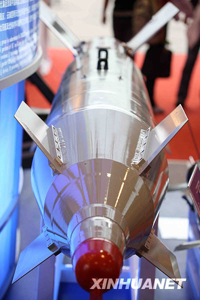 中国広東省珠海市で11月4日から開催されている第7回中国国際航空宇宙博覧会で出展された中国の500KGレーザー誘導爆弾