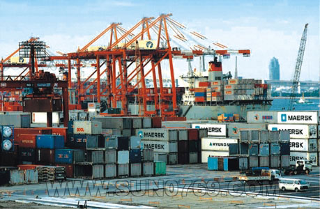 税関総署が4日に発表した分析報告では、2008年の中国の年間輸出入総額が前年比約18%増の2兆5500億ドル、年間貿易黒字は約2900億ドルになると予測されている。