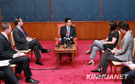 胡锦涛 上海合作组织峰会 国家主席 莫斯科 国事访问 领导人 采访 四国 接受媒体 联合
