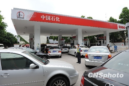 中国、製品油価格を1トン当たり190元引き下げ。