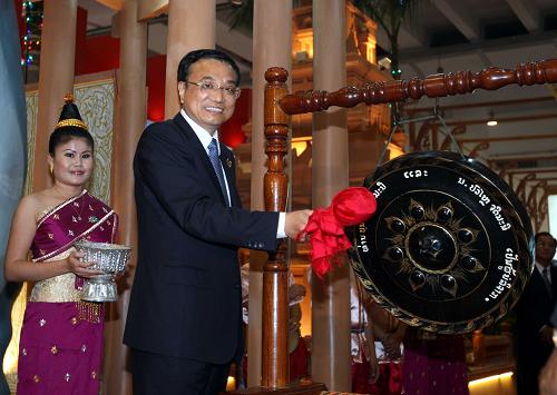 李克強副総理が第6回中国・ASEAN博覧会を見学