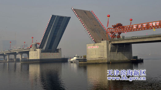 中央径間アジア最大の開閉橋、22日開閉に成功