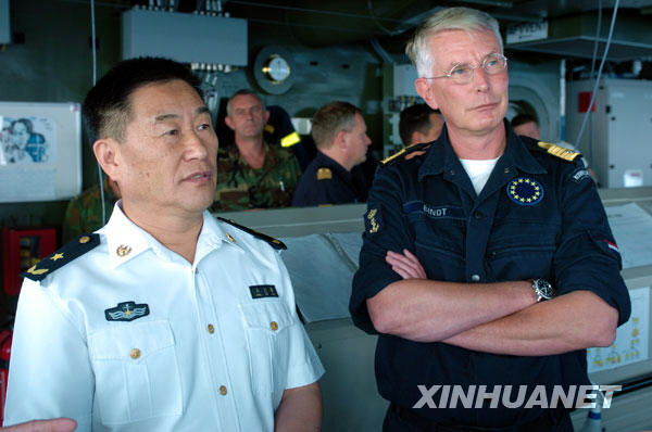 中国海军护航编队指挥员访问欧盟465编队