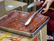 杏仁餅と同様、観光客は「澳門土産」として肉乾を買って行くため、多くの店が2つの商品を同時に販売している。