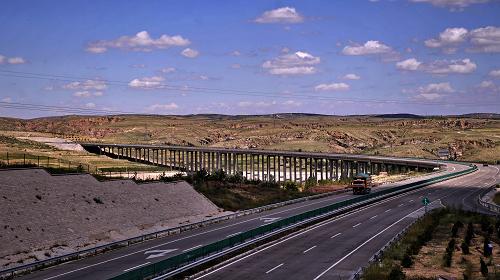 西部大開発の10年、内蒙古で道路8万キロ増える