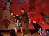 北京第二外国語学院(以下は｢北京二外｣と略)の明徳ホールで11日午後、日本語による演劇大会が開催された。｢日本語のレベルを引き上げ、日本語のテクニックを研究し合い、学習の経験を交流する｣ことを目指して1979年から始まったこの演劇大会は、北京二外日本学部の伝統的なイベントとして今年で30回目を迎えた。 ｢チャイナネット｣2010/05/14