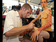 オーストラリアでは14日から16日にかけて、今回で3回目となるボディーペインティングの芸術祭が行われた。前回の開催は2007年と2008年。