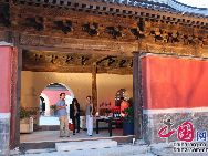 嵩祝寺は北京の北河沿大街25号にあり、西側にある智珠寺と共に北京市文化財保護に指定されている。