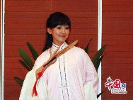 訪日団員による京劇「神韻」（写真集） 日本政府の招きに応じ、中華全国青年連合会（全青連）が派遣する、倪健・全青連主席補佐を団長とした中国青年代表団一行500人が、北京を26日に出発して8日間の友好交流訪問を行う。25日に北京で開催された歓送会では、紅西歌舞団のの馬燦燦さんたち3人が京劇「神韻」を披露して観客を魅了した。 