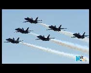米海軍のブルーエンジェルス(Blue Angels)などの特技飛行隊は30日、ニューヨークのロングアイランド付近にあるジョーンズビーチ上空でエアショーを行い、5月の最終月曜日に定められた米国の祝日｢戦没将兵追悼記念日｣を記念した。　　｢中国網日本語版(チャイナネット)｣　2010/05/31