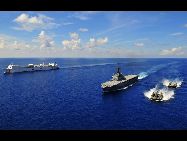 日米両国は14日に南中国海で、太平洋パートナー2010という人道的な救援活動の演習を開催し、海上自衛隊の輸送艦「くにさき」と大型のホバークラフト2隻、米海軍の病院船「マーシー」が参加した。 ｢中国網日本語版(チャイナネット)｣　201年6月17日