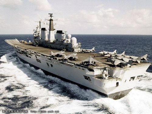 イギリスロイヤル海軍の2万1000トン級の軽空母｢インヴィンシブル｣