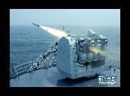 今回の軍事演習は、実戦の需要に従い、作戦過程での武器装備の使用研究をさらに深化させるために行うもので、複雑な電磁環境における艦艇編隊の作戦能力を効果的に高めている。　｢中国網日本語版(チャイナネット)｣　2010年7月7日