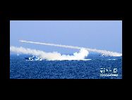 海上の目標物に向けミサイルを発射する新型ミサイル艦艇　｢中国網日本語版(チャイナネット)｣　2010年7月7日