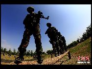 中国･パキスタン対テロ合同軍事演習のシルエット ｢中国網日本語版(チャイナネット)｣　2010年7月8日