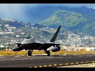 米国太平洋空軍司令部は現地時間9日、ハワイ州ホノルルにあるヒッカム空軍基地で式典を行い、米空軍第15連隊第19中隊の20機の戦闘機F－22Aのハワイでの配備を祝った。 ｢中国網日本語版(チャイナネット)｣　2010年7月13日
