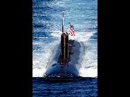 朝鮮半島東部海域（日本海）での米韓合同軍事演習が2日目を迎えた26日、米韓連合司令部と合同参謀本部は、米原子力空母｢ジョージ･ワシントン｣、アジア最大の揚陸艦「独島艦」、韓国の新型駆逐艦、米韓両国の潜水艦など20隻余りの艦艇が、｢対潜自由攻防戦｣の演習を実施したと発表した。 ｢中国網日本語版(チャイナネット)｣　2010年7月27日